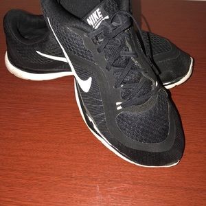 Women’s Black Nike’s